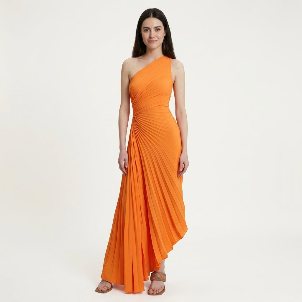 Vestido con hombro descubierto y recorte